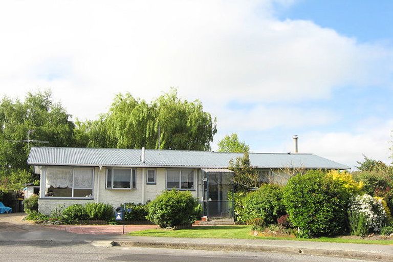 Photo of property in 8 Fraser Place, Rangiora, 7400