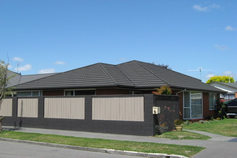 Photo of property in 1 Kyeburn Place, Avonhead, Christchurch, 8042
