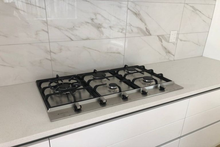 Photo of property in 31 Devonshire Road, Unsworth Heights, Auckland, 0632