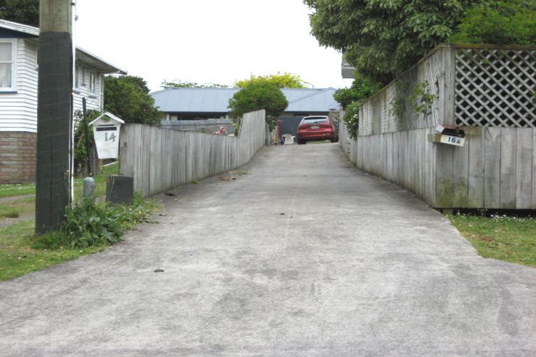 Photo of property in 14 Waterview Road West, Stanley Point, Auckland, 0624
