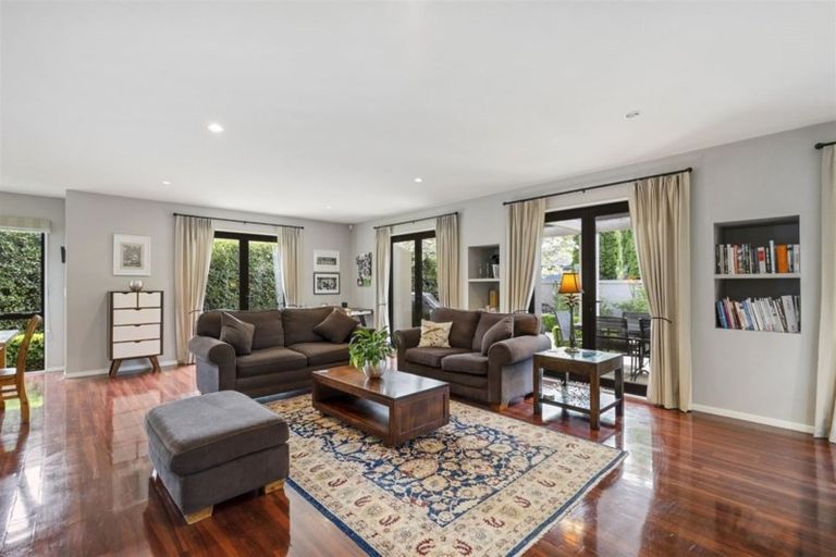 Photo of property in 2 Hogarth Lane, Burnside, Christchurch, 8053