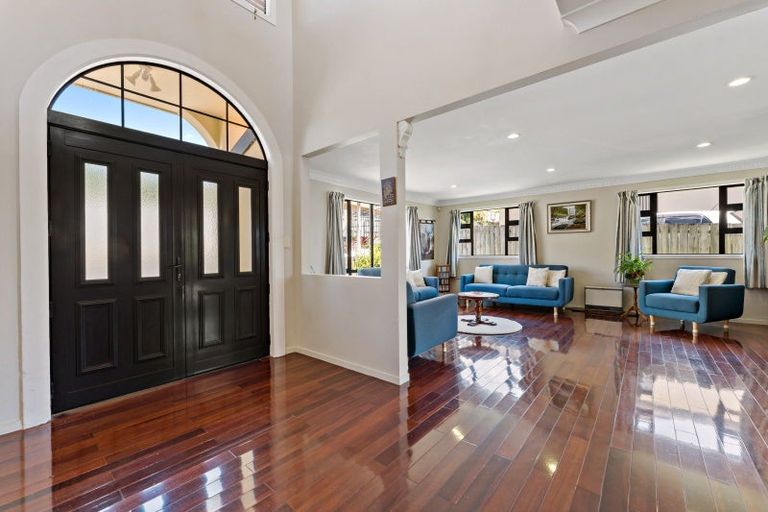 Photo of property in 11 Mackwell Road, Fairview Heights, Auckland, 0632