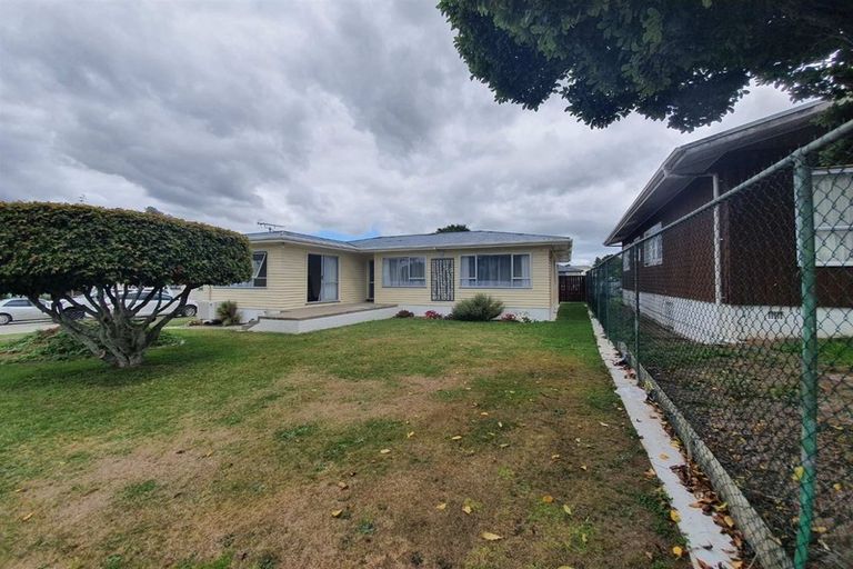 Photo of property in 36 Mckean Avenue, Manurewa, Auckland, 2102