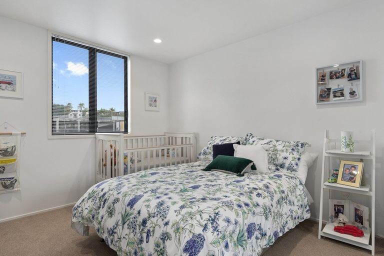 Photo of property in 2d/171 Hurstmere Road, Takapuna, Auckland, 0622