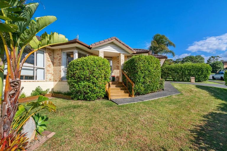 Photo of property in 1 Anchorite Way, Red Beach, 0932