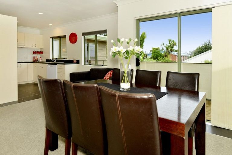 Photo of property in 1/13 Sunnynook Road, Forrest Hill, Auckland, 0620