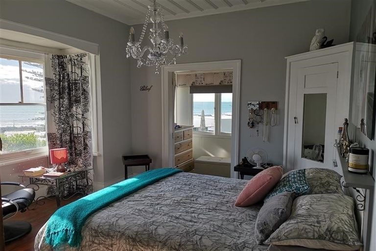 Photo of property in 6 Seaview Terrace, Bluff Hill, Napier, 4110