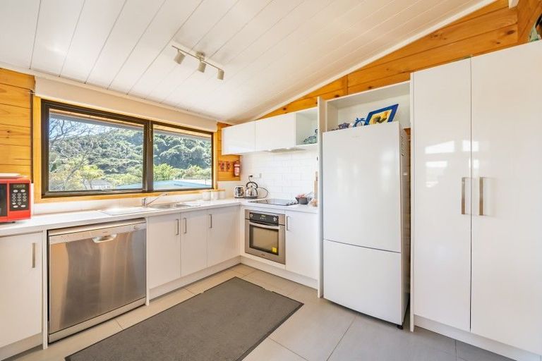 Photo of property in 213a Whites Line East, Waiwhetu, Lower Hutt, 5010