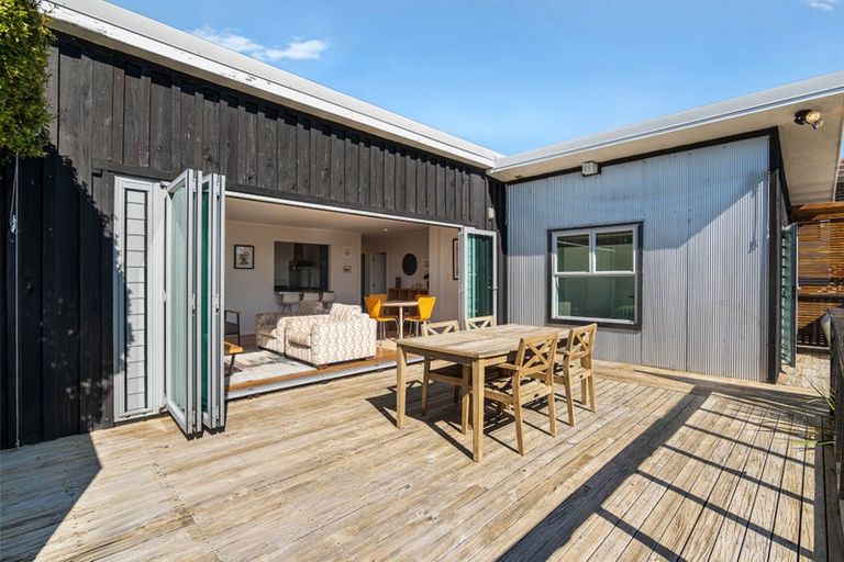 Photo of property in 93 Wade River Road, Stanmore Bay, Whangaparaoa, 0932