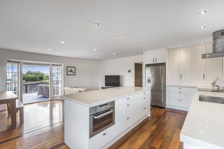 Photo of property in 15 Seaforth Avenue, Mangere Bridge, Auckland, 2022