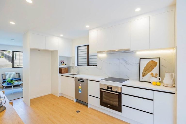 Photo of property in 37c Allington Road, Massey, Auckland, 0614