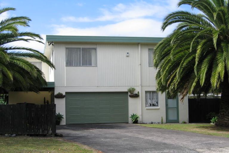 Photo of property in 21 Rosewarne Crescent, Glendene, Auckland, 0602