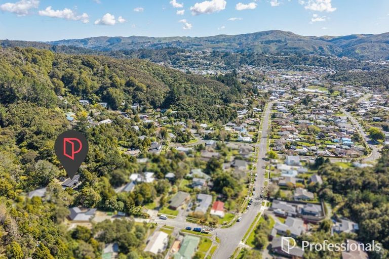 Photo of property in 10 Aratika Grove, Stokes Valley, Lower Hutt, 5019