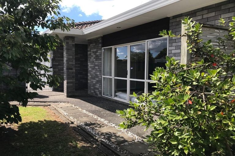 Photo of property in 12 Suncrest Drive, West Harbour, Auckland, 0618