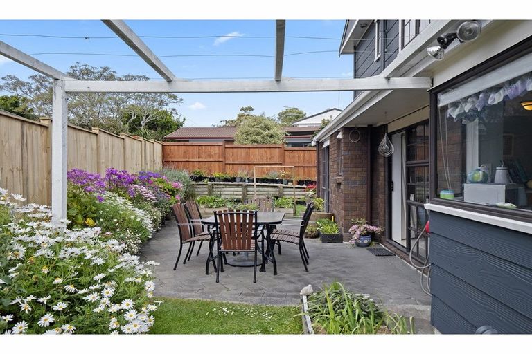 Photo of property in 6 Kuripaka Crescent, The Gardens, Auckland, 2105