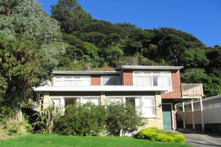 Photo of property in 28 Nikau Street, Eastbourne, Lower Hutt, 5013