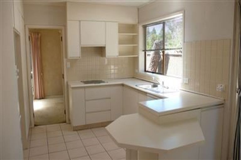 Photo of property in 41 Mappin Place, Chatswood, Auckland, 0626