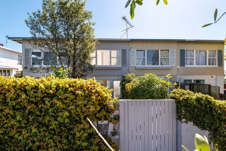 Photo of property in 3/67 Vauxhall Road, Devonport, Auckland, 0624