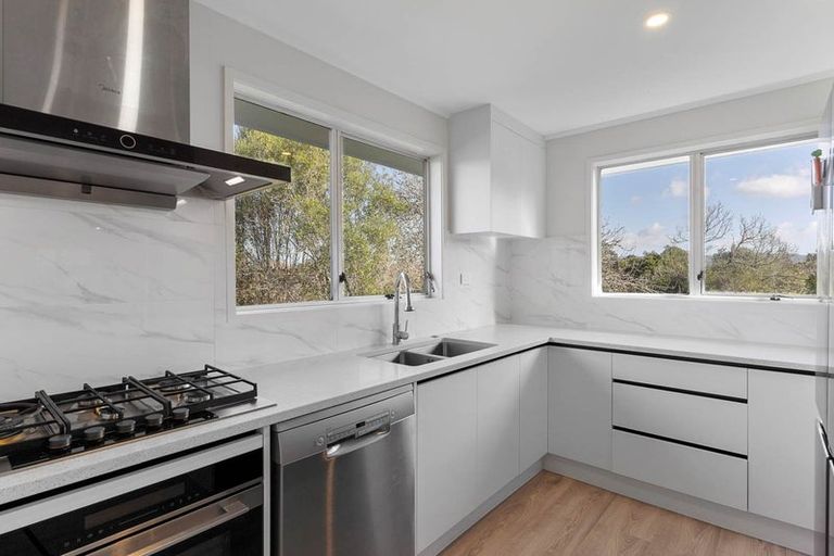 Photo of property in 38 Sunline Avenue, Massey, Auckland, 0614