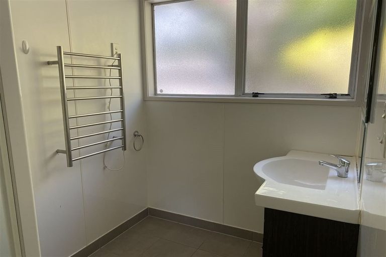 Photo of property in 13 Adam Sunde Place, Glen Eden, Auckland, 0602