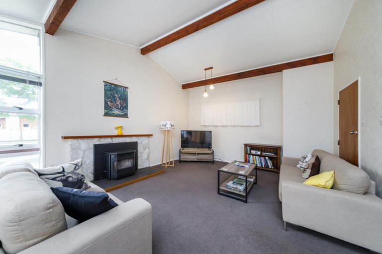 Photo of property in 20 Westhaven Grove, Takaro, Palmerston North, 4412