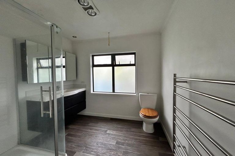 Photo of property in 304 Glengarry Road, Glen Eden, Auckland, 0602