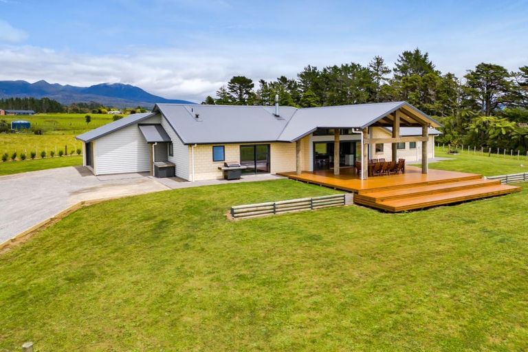 Photo of property in 1270 Mangorei Road, Mangorei, New Plymouth, 4371