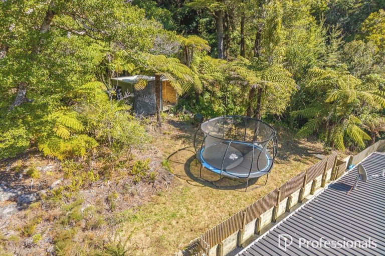 Photo of property in 10 Aratika Grove, Stokes Valley, Lower Hutt, 5019