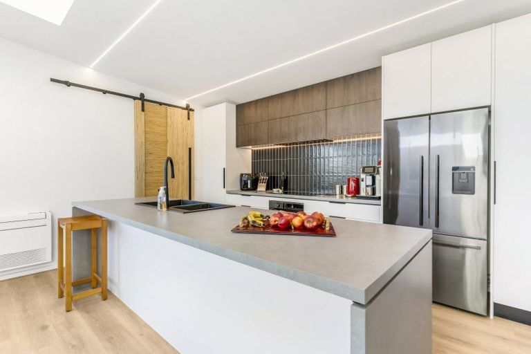 Photo of property in 42 Mary Street, Winton, 9720