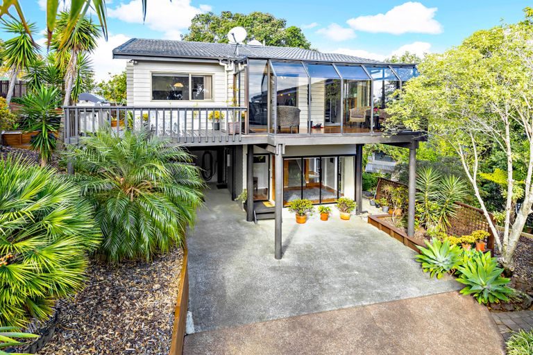 Photo of property in 16 Proteus Place, Half Moon Bay, Auckland, 2012