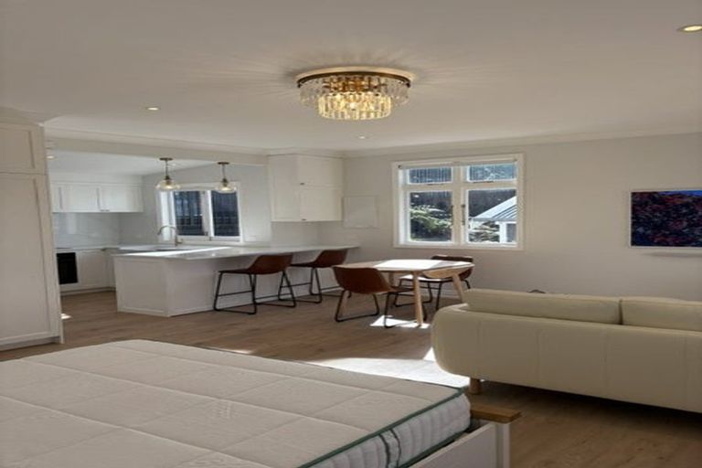Photo of property in 43a Pohutukawa Avenue, Red Beach, 0932