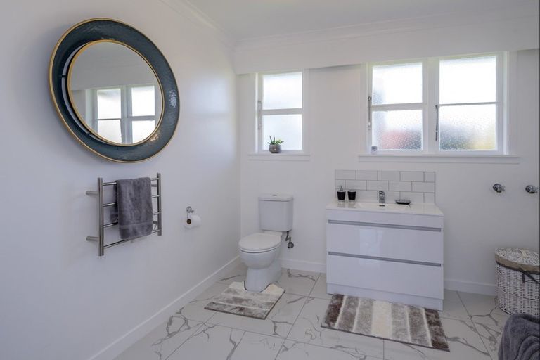 Photo of property in 98 Queen Street West, Levin, 5510