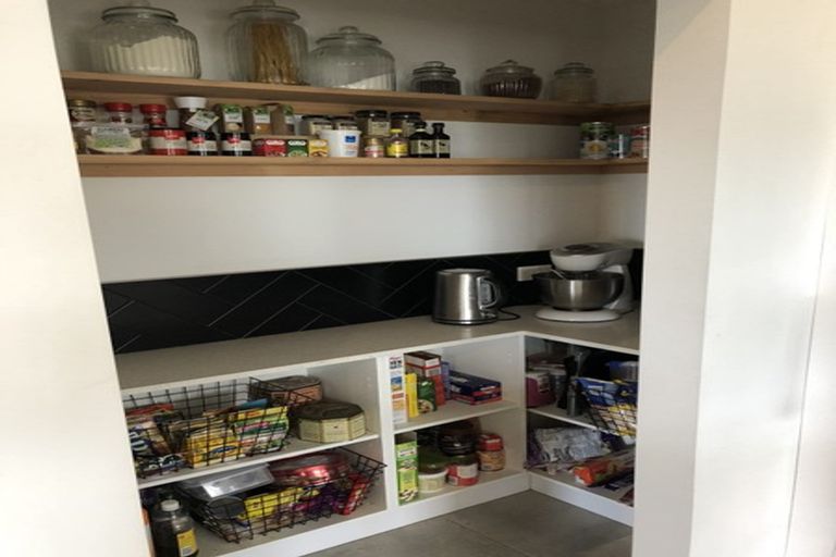 Photo of property in 47 Burrow Road, Pukekohe, 2120