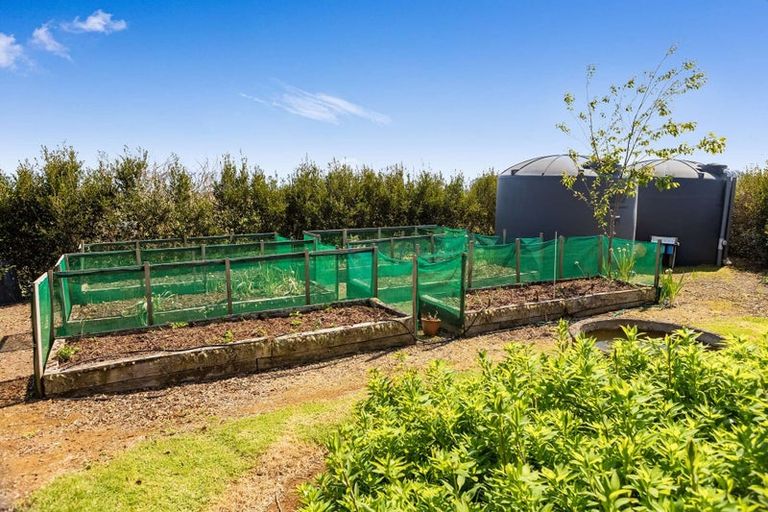 Photo of property in 601 Cable Bay Block Road, Cable Bay, 0420