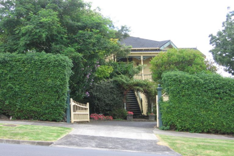 Photo of property in 19 Huapai Street, Onehunga, Auckland, 1061