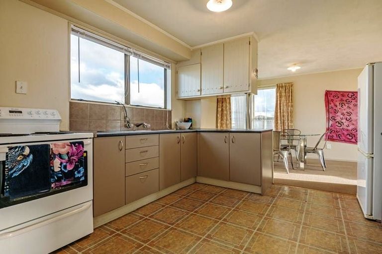 Photo of property in 9 Colonial Place, Kelvin Grove, Palmerston North, 4414