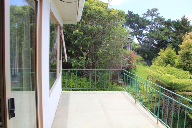 Photo of property in 6 Rimu Road, Stanmore Bay, Whangaparaoa, 0932