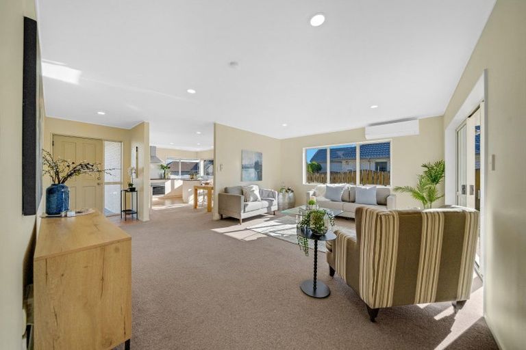 Photo of property in 1/15 Tolben Place, Golflands, Auckland, 2013