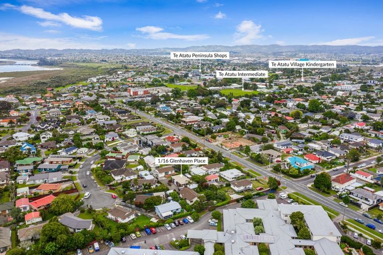 Photo of property in 2/16 Glenhaven Place, Te Atatu Peninsula, Auckland, 0610