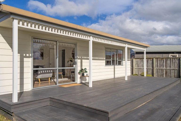 Photo of property in 81 Jellicoe Street, Martinborough, 5711
