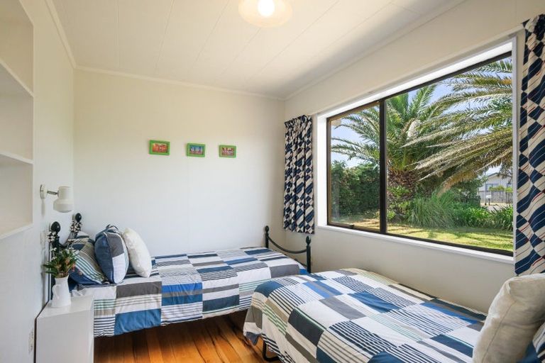 Photo of property in 5 Norna Grove, Waikawa Beach, Manakau, 5573