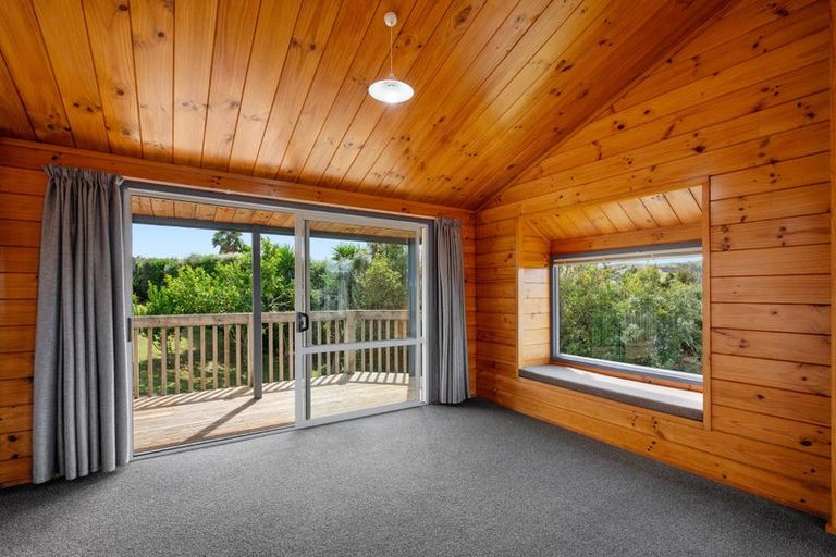Photo of property in 9 Empressa Heights, Helensville, 0800