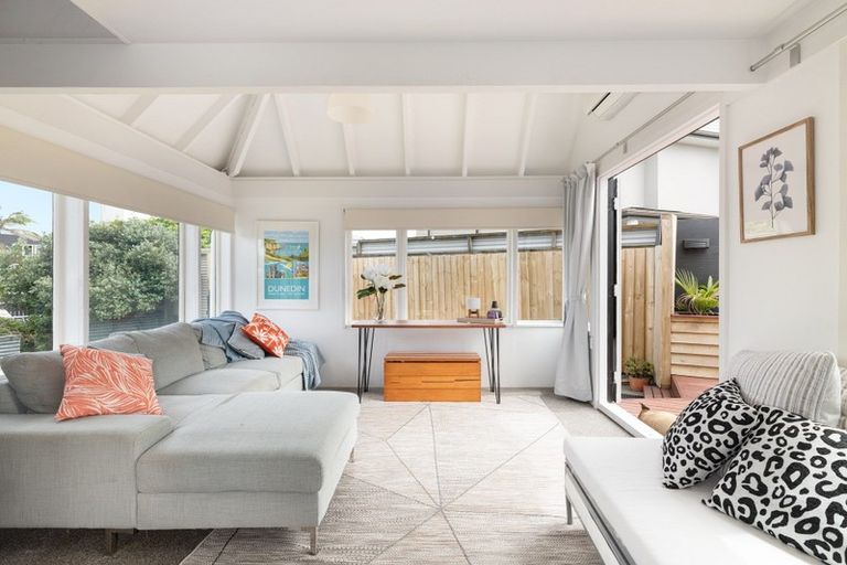 Photo of property in 1a Pacific View Road, Papamoa Beach, Papamoa, 3118