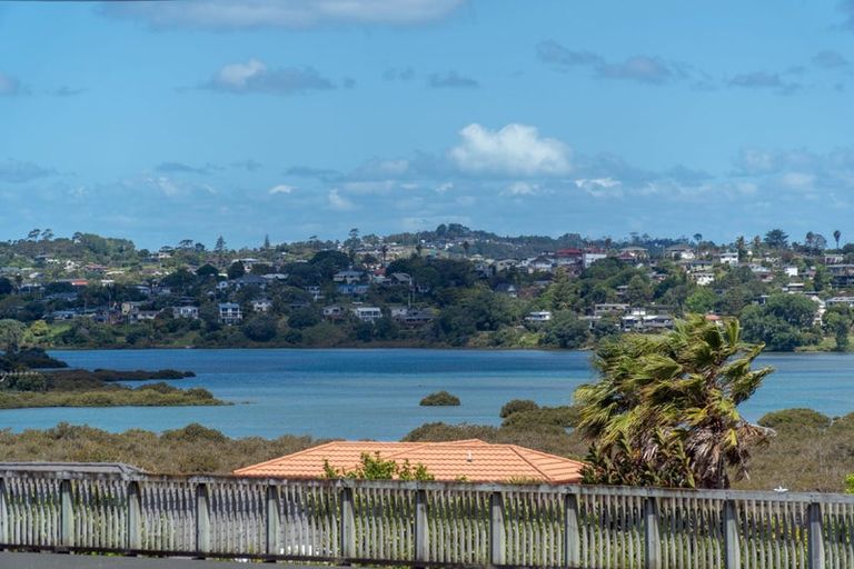 Photo of property in 17 Karauria Lane, Orewa, 0931