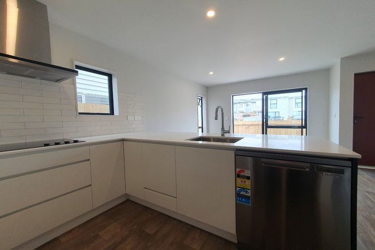 Photo of property in 42 Matawhanga Drive, Wattle Downs, Auckland, 2103