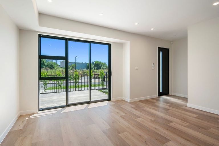 Photo of property in 126 Vintry Drive, Kumeu, 0810