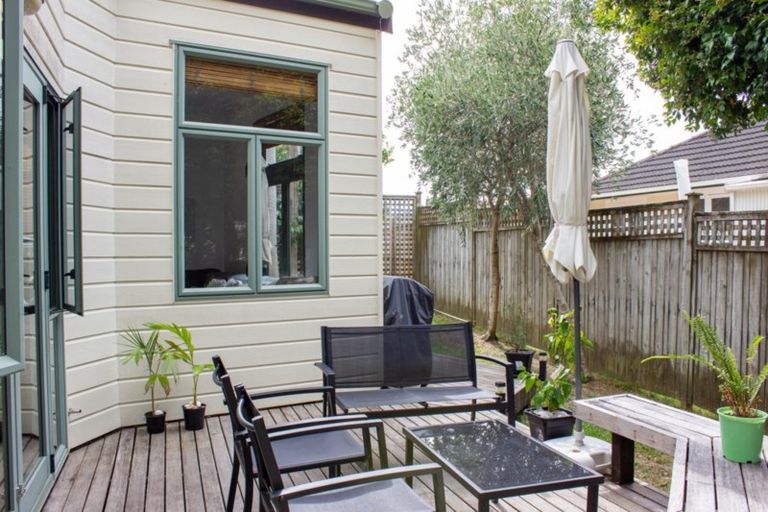 Photo of property in 3/51 Corunna Road, Milford, Auckland, 0620