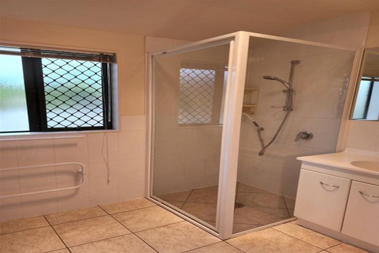 Photo of property in 9/169 Sturges Road, Henderson, Auckland, 0612