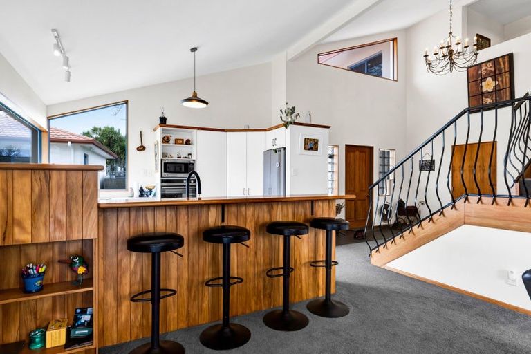 Photo of property in 8 Taylor Place, Merrilands, New Plymouth, 4312