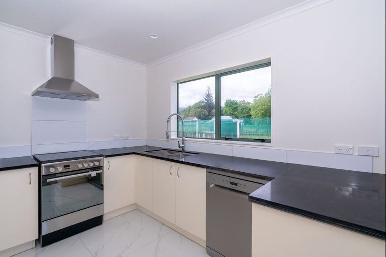 Photo of property in 37 Waikawa Beach Road, Manakau, Levin, 5573